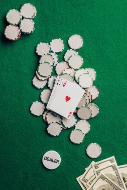 Mobile app showing Lightning Baccarat lobby and payment options